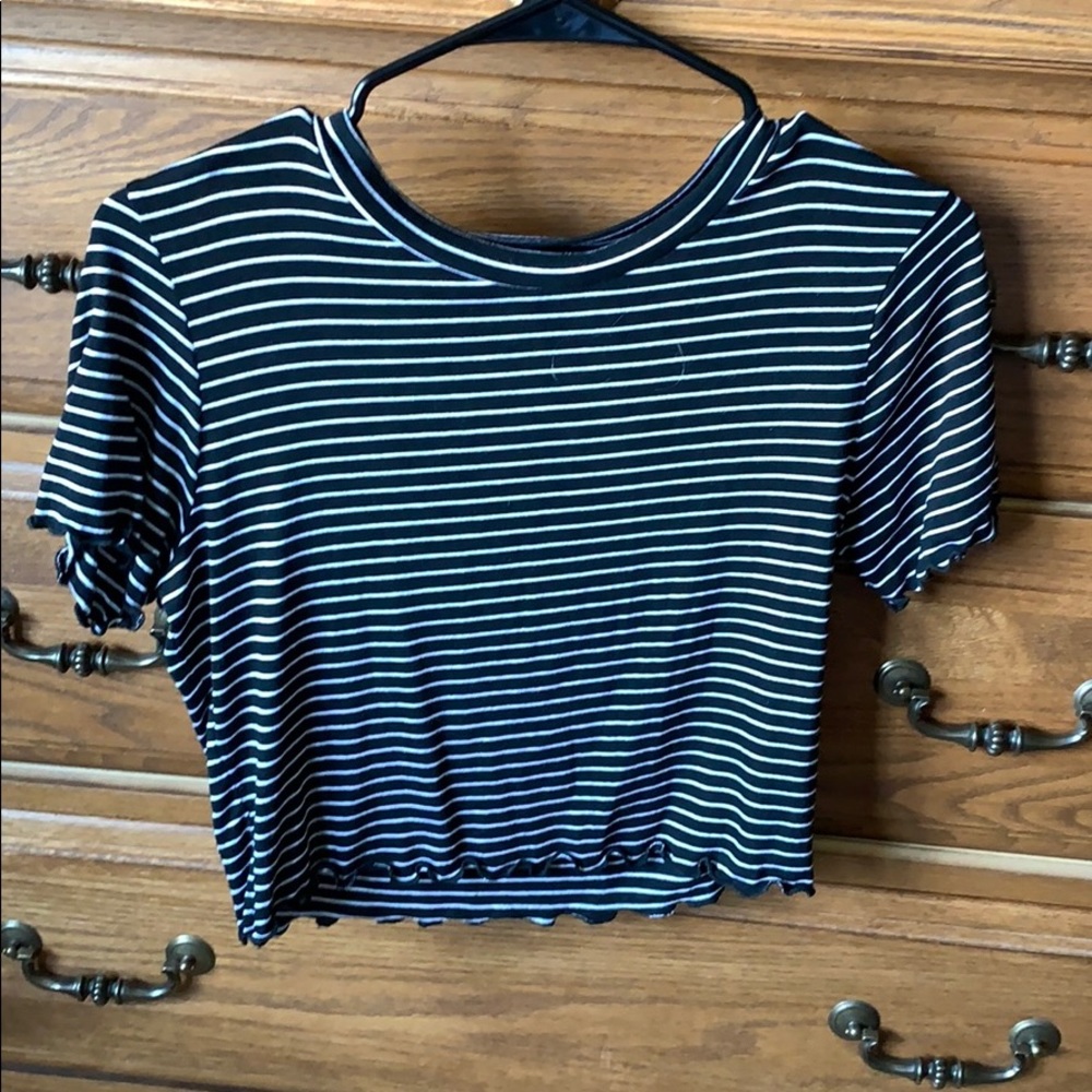 Black and white cropped shirt
